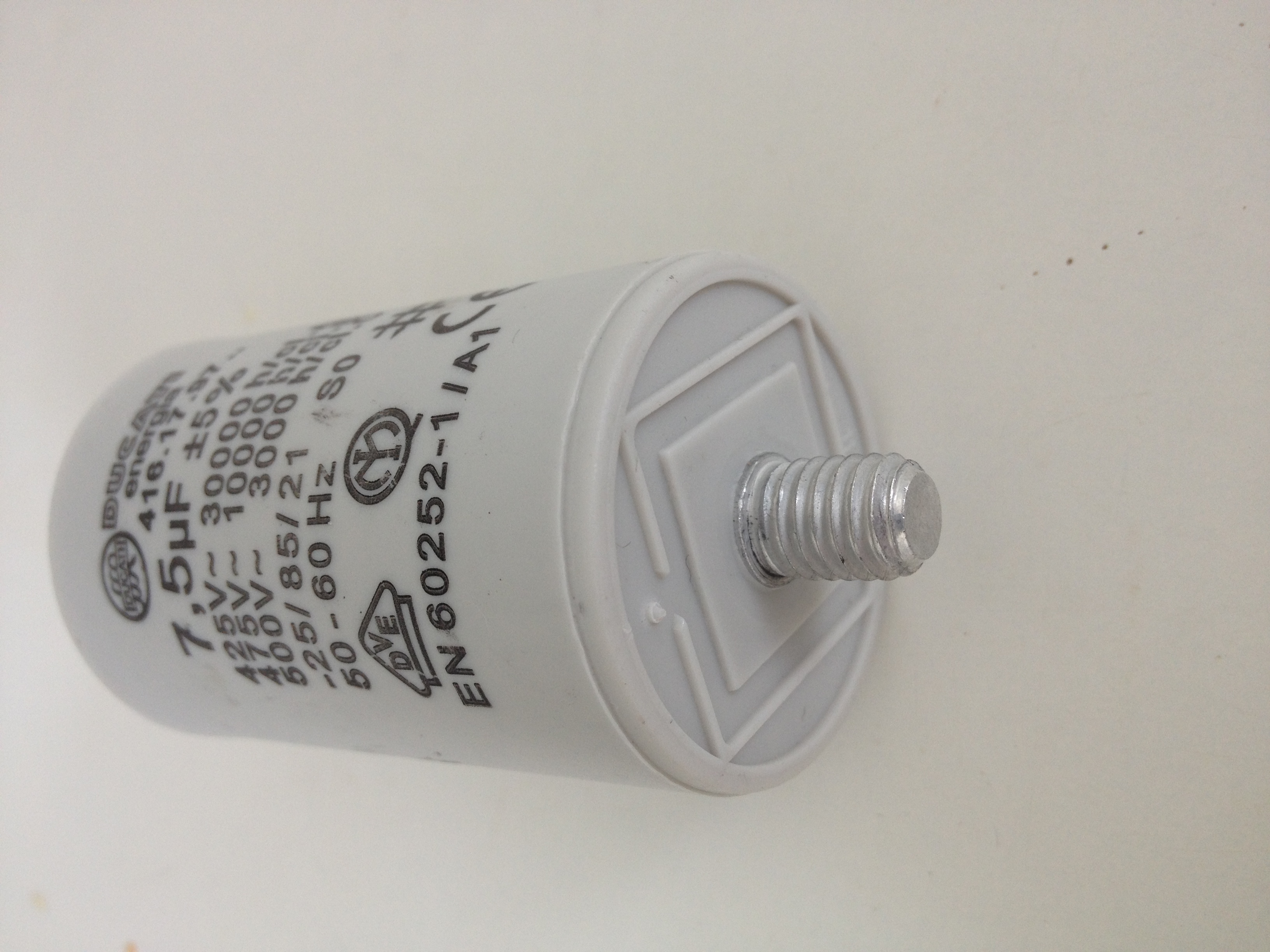 Condensateur permanent 7,5µF détail vis M8