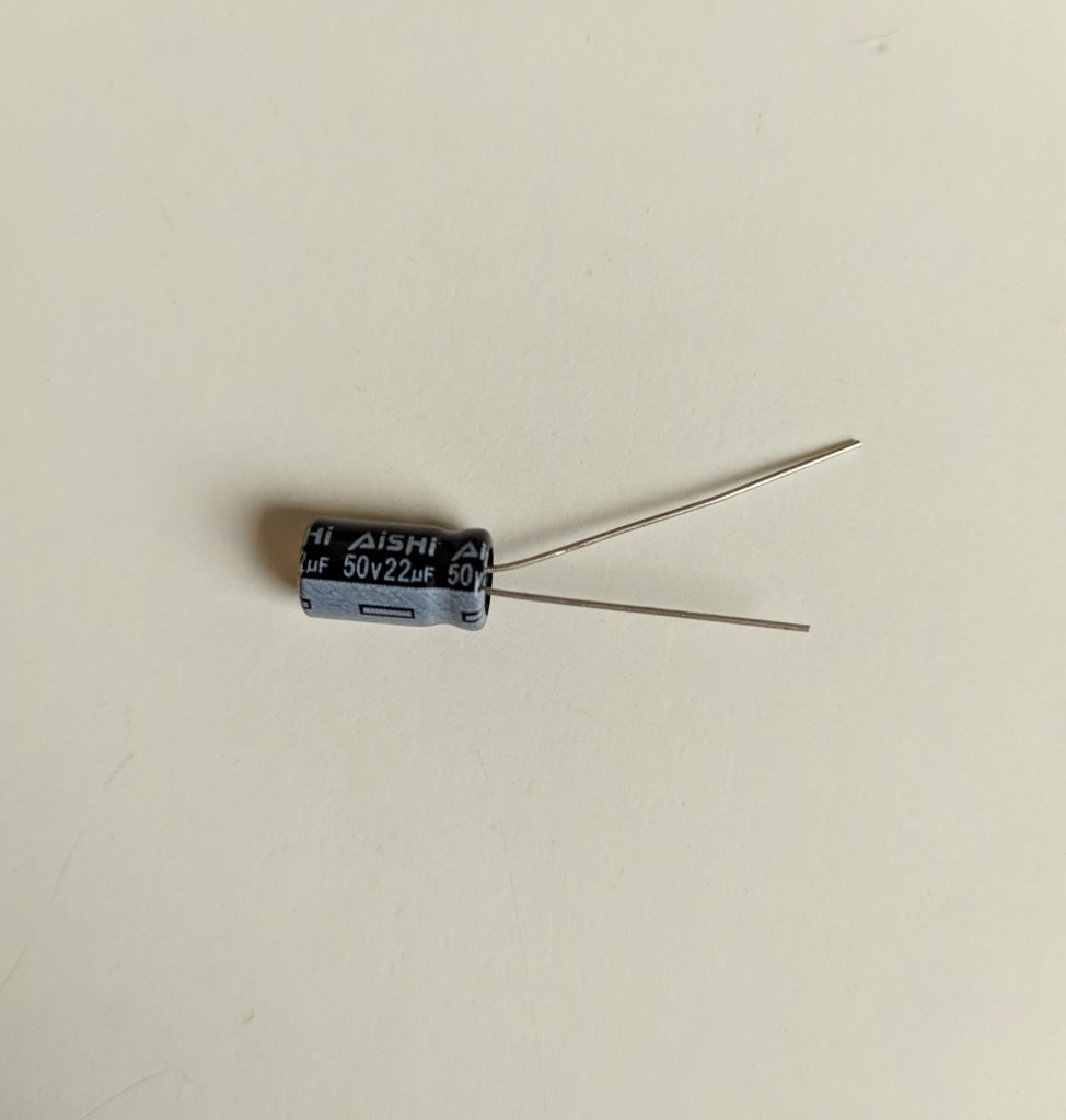 Lot De 2 Condensateurs Électrolytiques 2200µF 16V 105°C - Aishi - Dimensions 12.5x20mm - Neufs