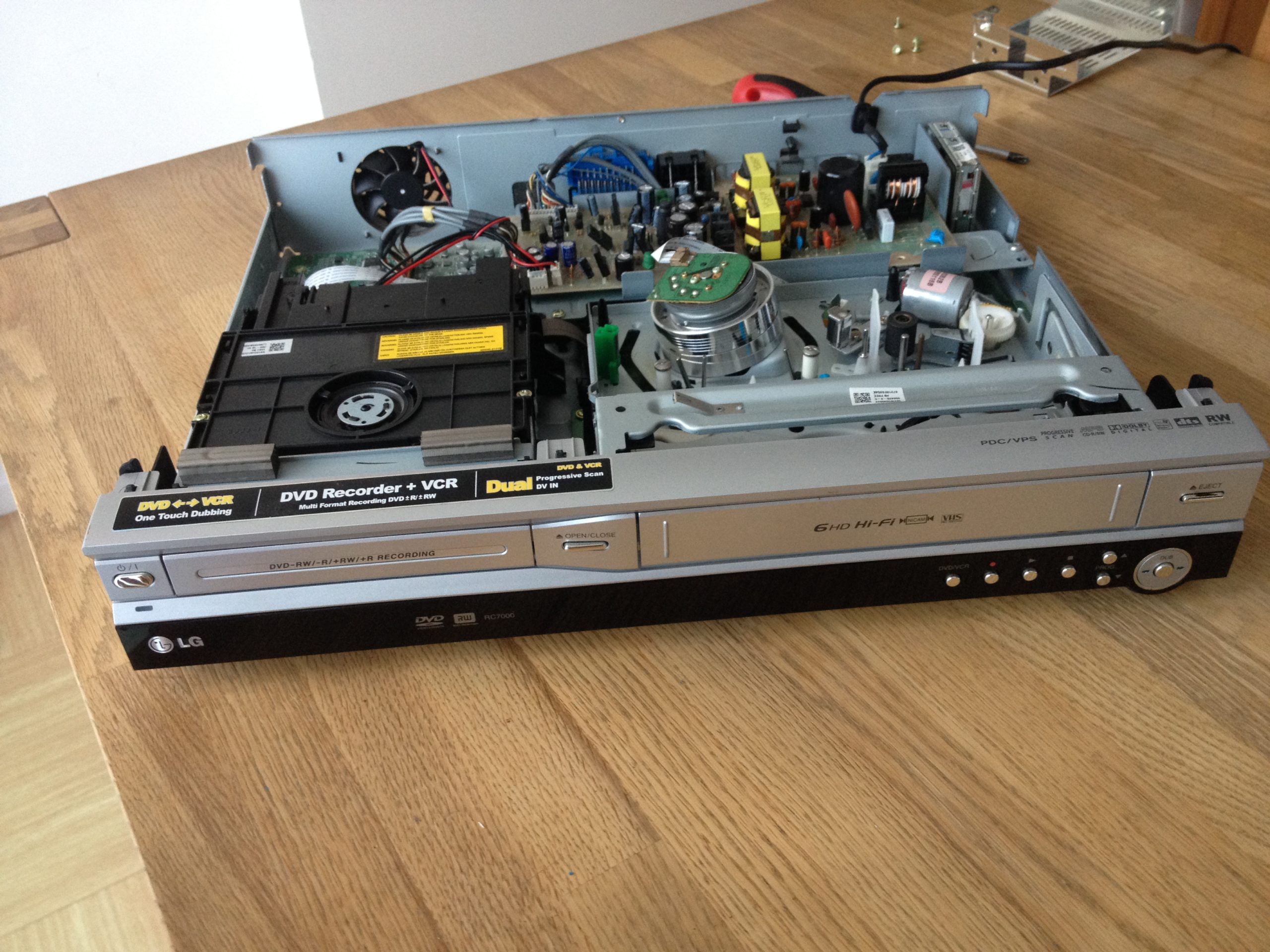 Combiné lecteur enregistreur DVD magnétoscope LG RC7000 inopérant –  Rep-Tronic