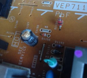 VEP71118 détail condensateur qui a coulé
