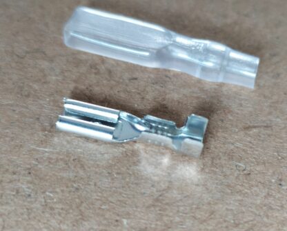 Lot de deux connecteurs cosses 2,8mm femelle à sertir avec capuchon isolé – Image 2