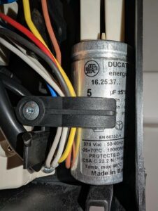 Condensateur 5µF Ducati 16.25.37 sans tige filetée