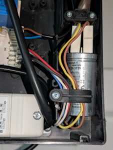 Condensateur 5µF Ducati 416.25.3729 avec tige filetée