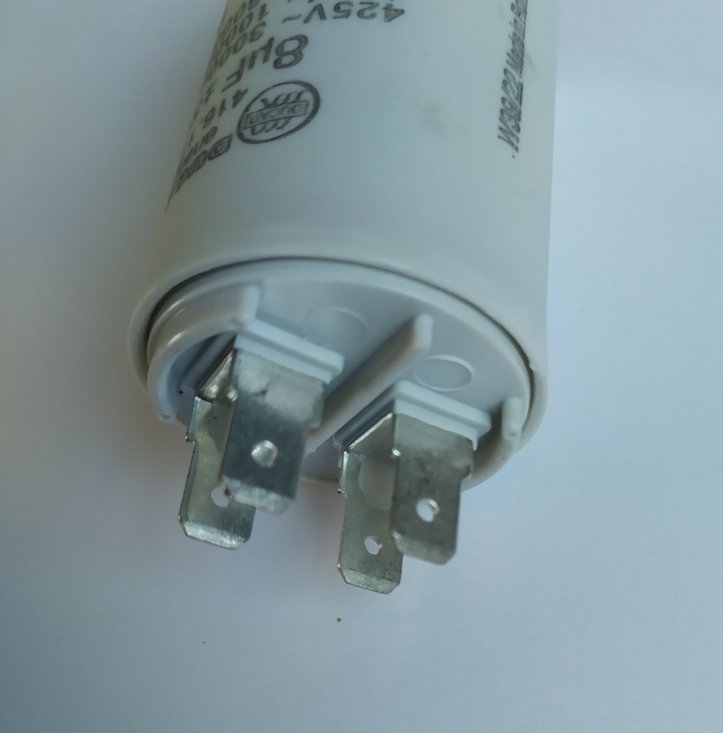 Condensateur 8µF 425V 475V détail 4 cosses